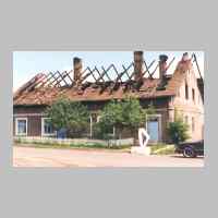 022-1140 Goldbach am 15. Juni 1996. Das Wohn- und Geschaeftshaus Rogge brannte in der Nacht vom 11. auf den 12. Juni 1996 aus.jpg